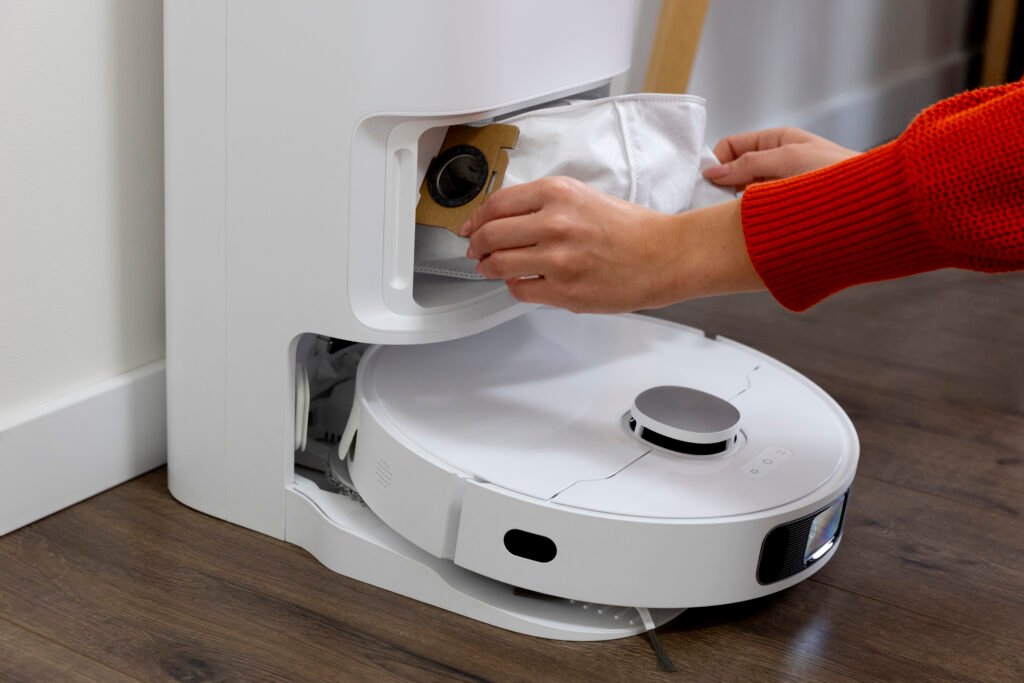 still-life-robotic-vacuum-1024x683 Robô Aspirador: O Melhor Modelo para Comprar em 2025